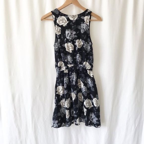 Talula Aritzia floral print dress Size XXS - Picture 5 of 7